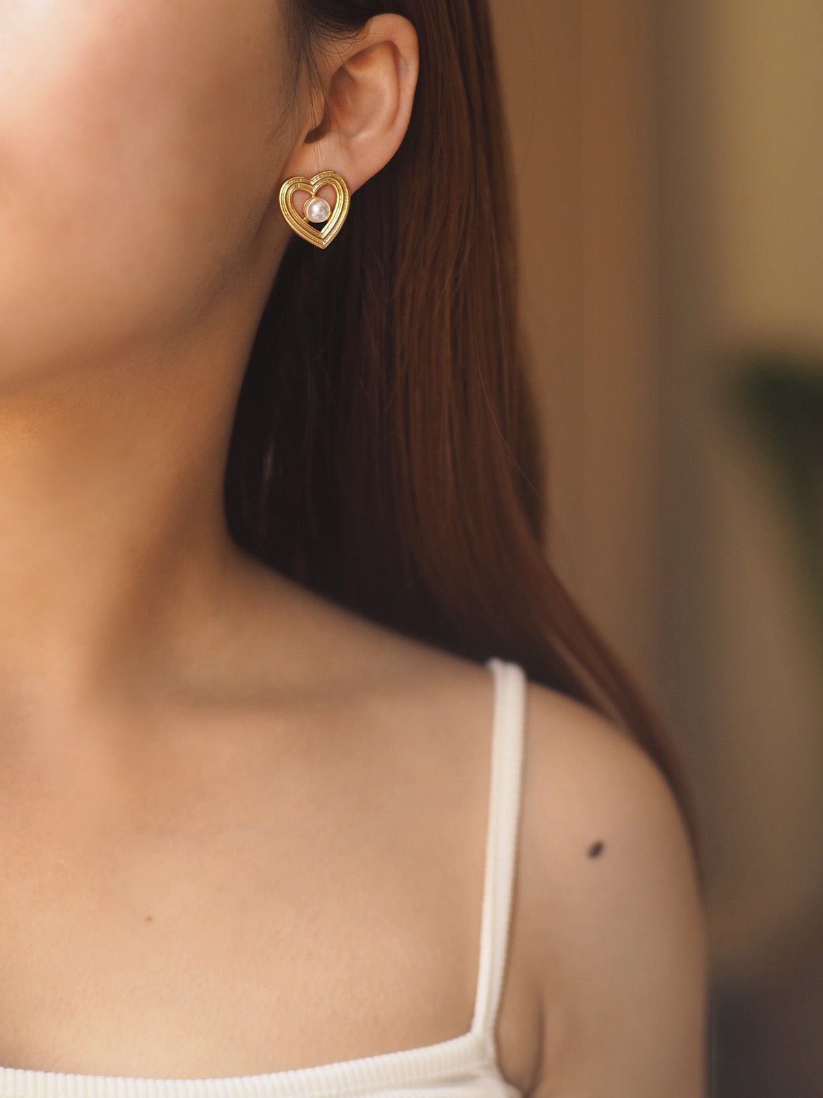 French Open Heart Pearl Stud Earrings – Vintage Inspired Retro Minimal Jewelry