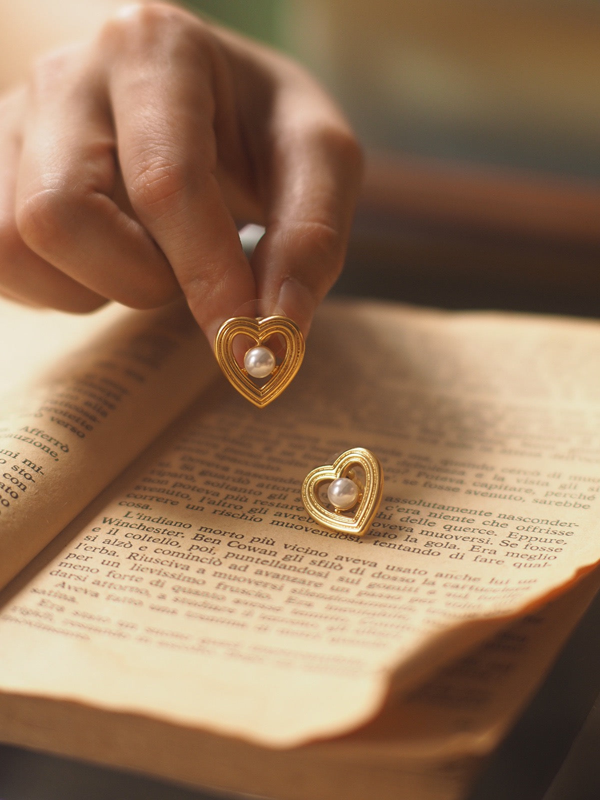 French Open Heart Pearl Stud Earrings – Vintage Inspired Retro Minimal Jewelry