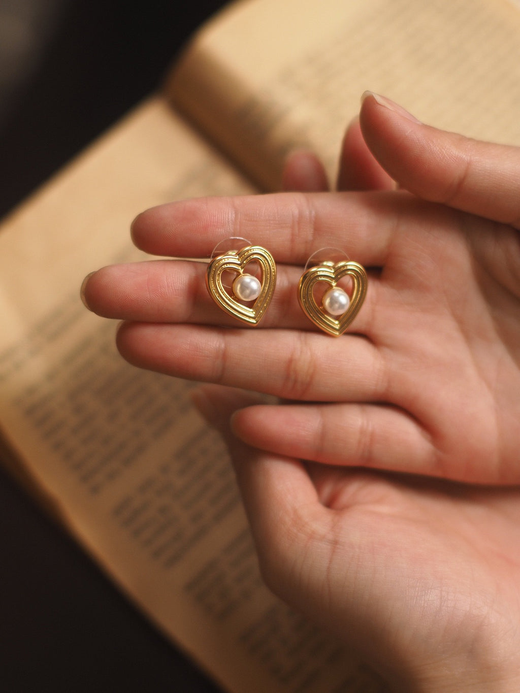 French Open Heart Pearl Stud Earrings – Vintage Inspired Retro Minimal Jewelry