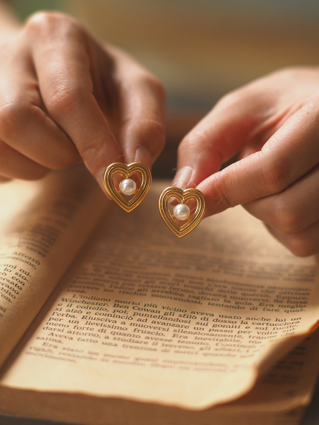 French Open Heart Pearl Stud Earrings – Vintage Inspired Retro Minimal Jewelry