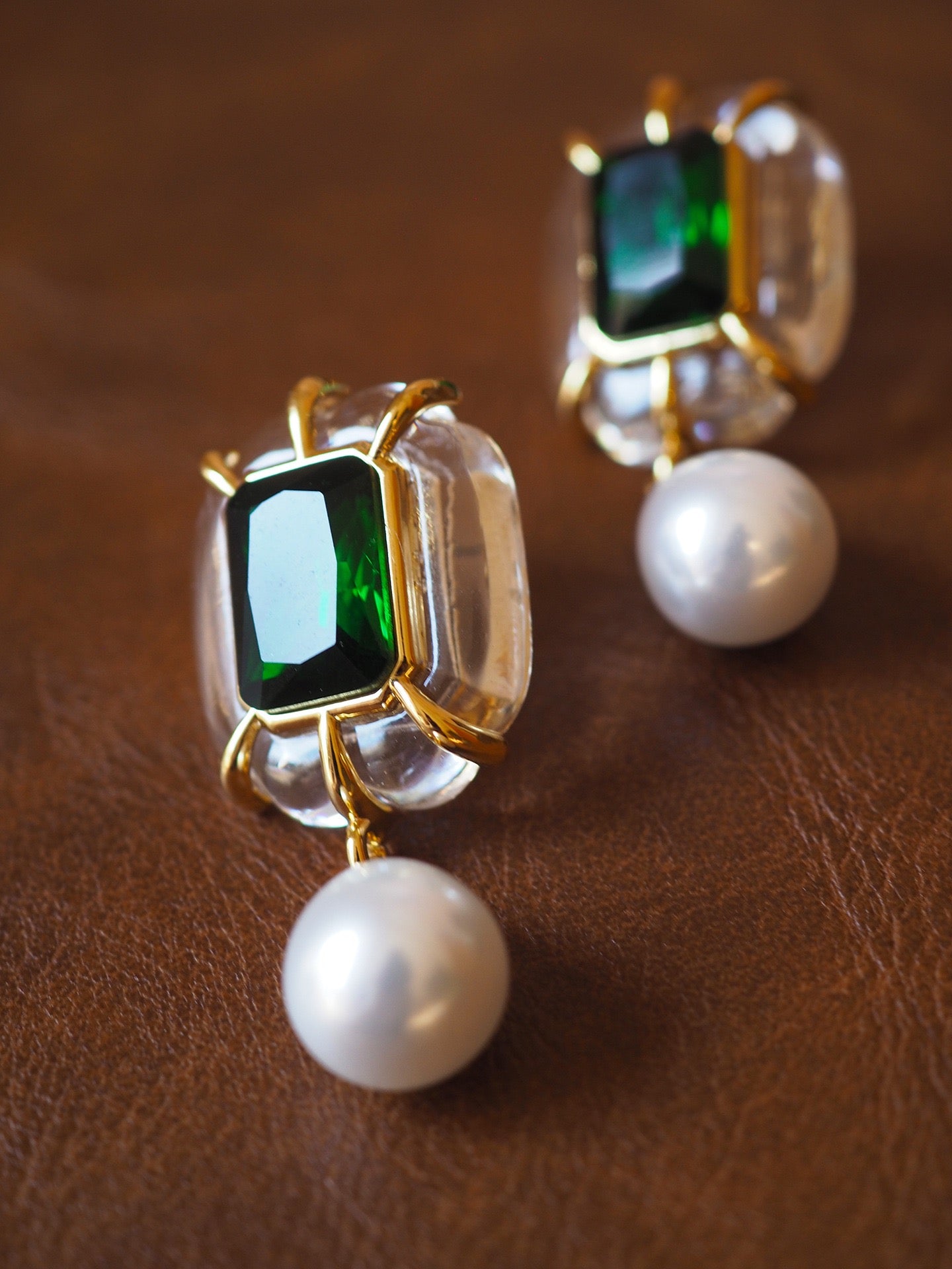 Vintage Green Gemstone Pearl Stud Earrings – Minimalist Retro Elegance