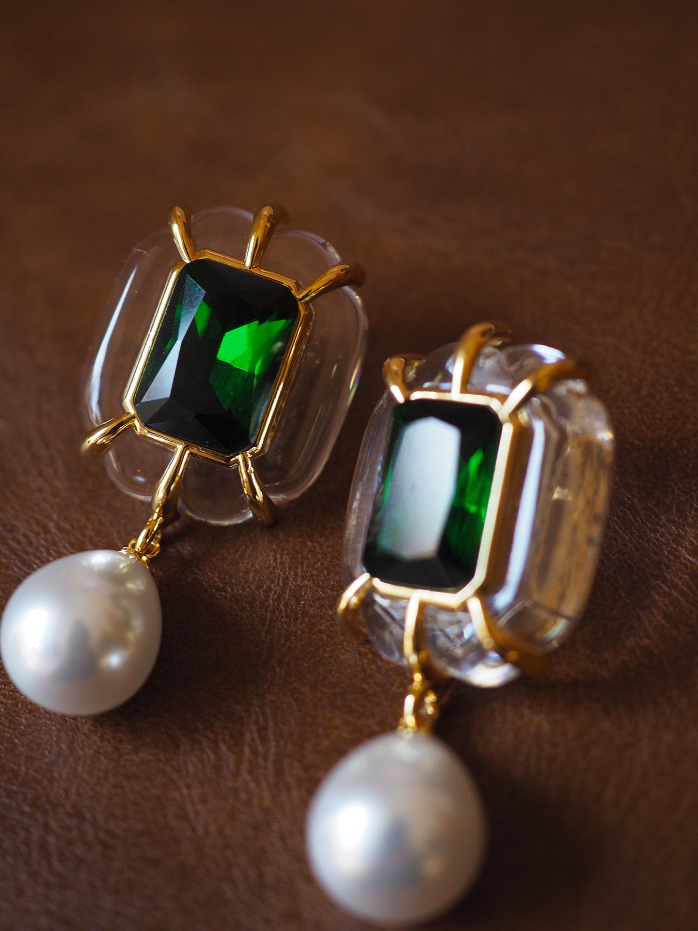 Vintage Green Gemstone Pearl Stud Earrings – Minimalist Retro Elegance