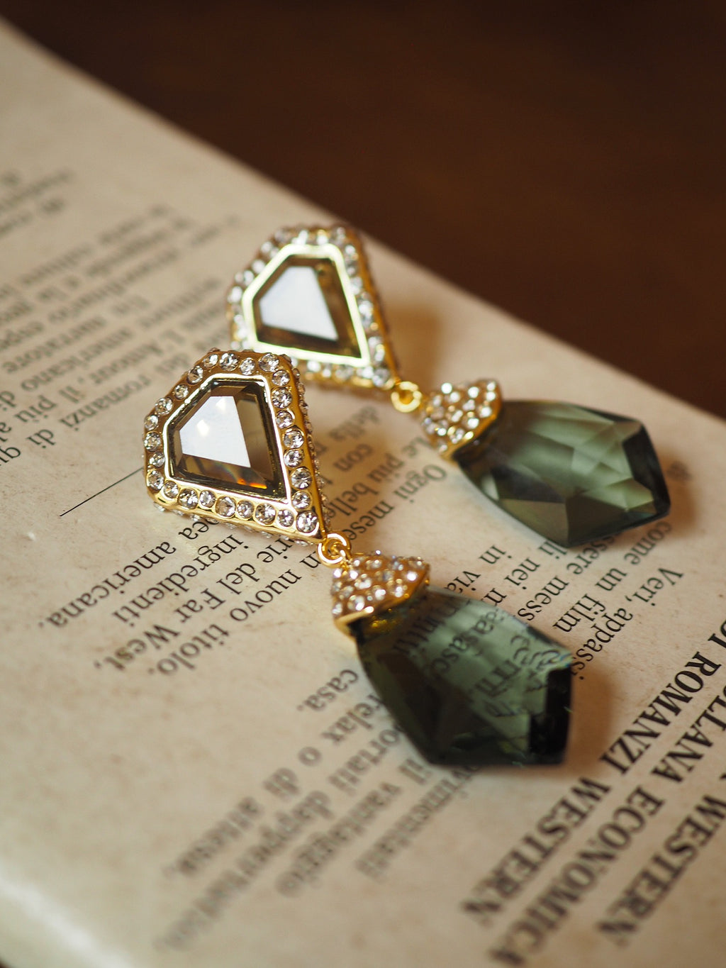 Vintage Green Crystal Tassel Earrings – Geometric Retro Statement Jewelry