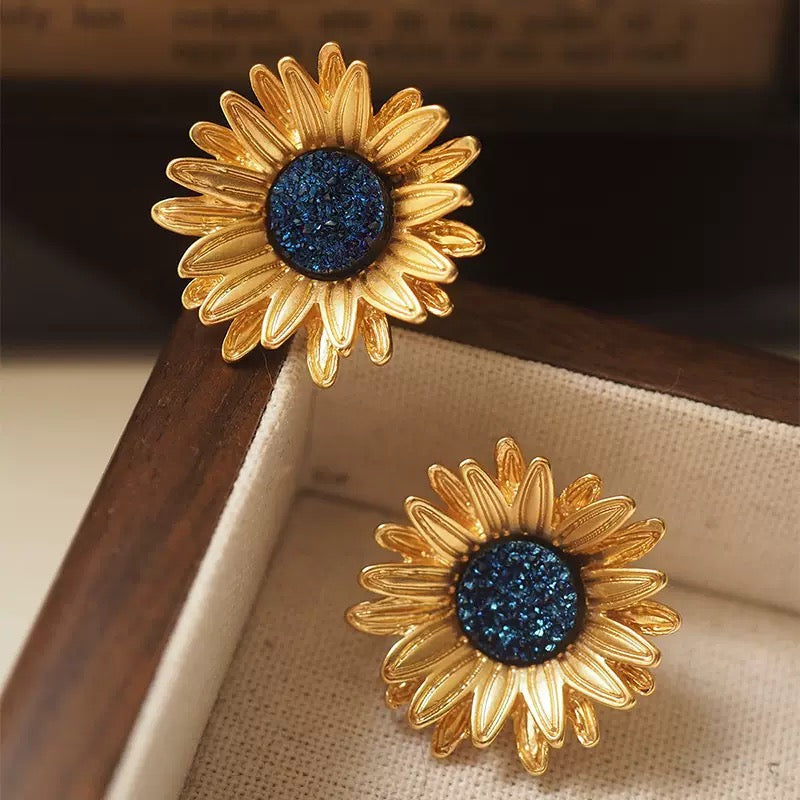 Vintage Sunflower Stud Earrings – Gold-Tone Retro Floral Designer Jewelry Inspired by Van Gogh