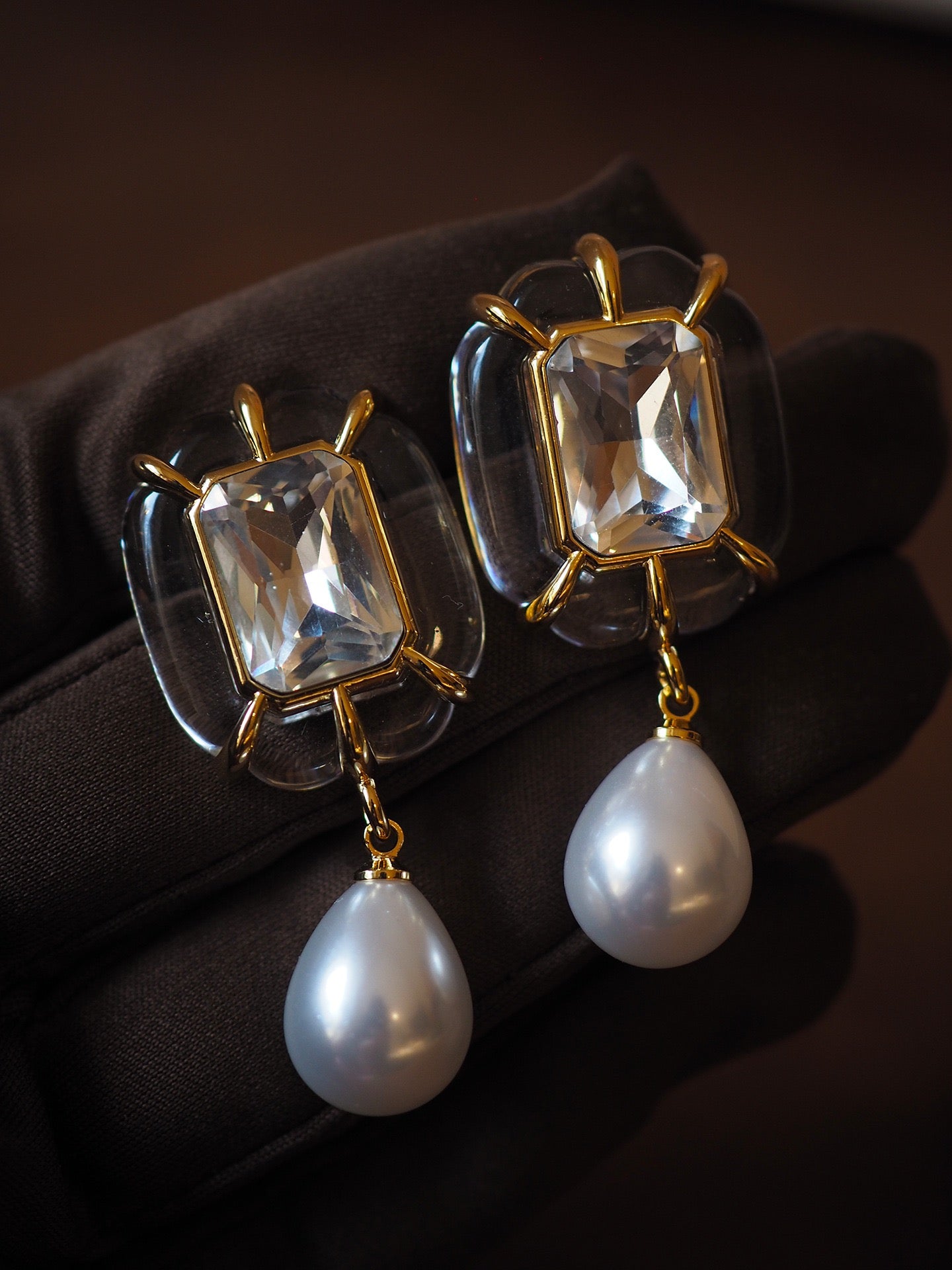 Vintage Crystal Pearl Stud Earrings – Gold-Tone Minimalist Retro Drop Earrings