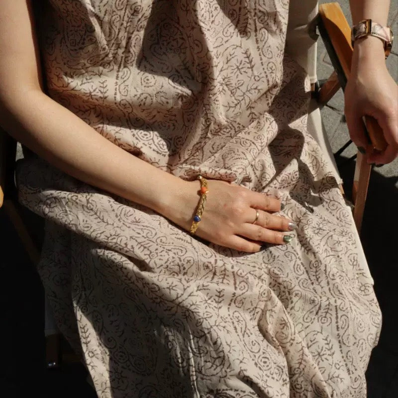 Vintage Woven Metal Bracelet with Multicolor Natural Stones – Chic Minimalist Jewelry