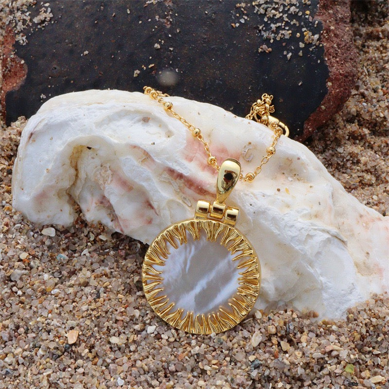 🌙 Gold-Plated White Mother-of-Pearl Sunburst Pendant Necklace – Elegant Natural Shell Jewelry