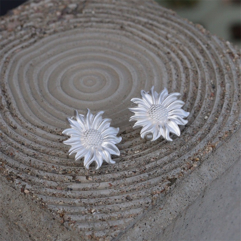 Silver Sunflower Jewelry Set | Vintage Retro Necklace & Earrings | Heavy Craft Statement Jewelry for Women