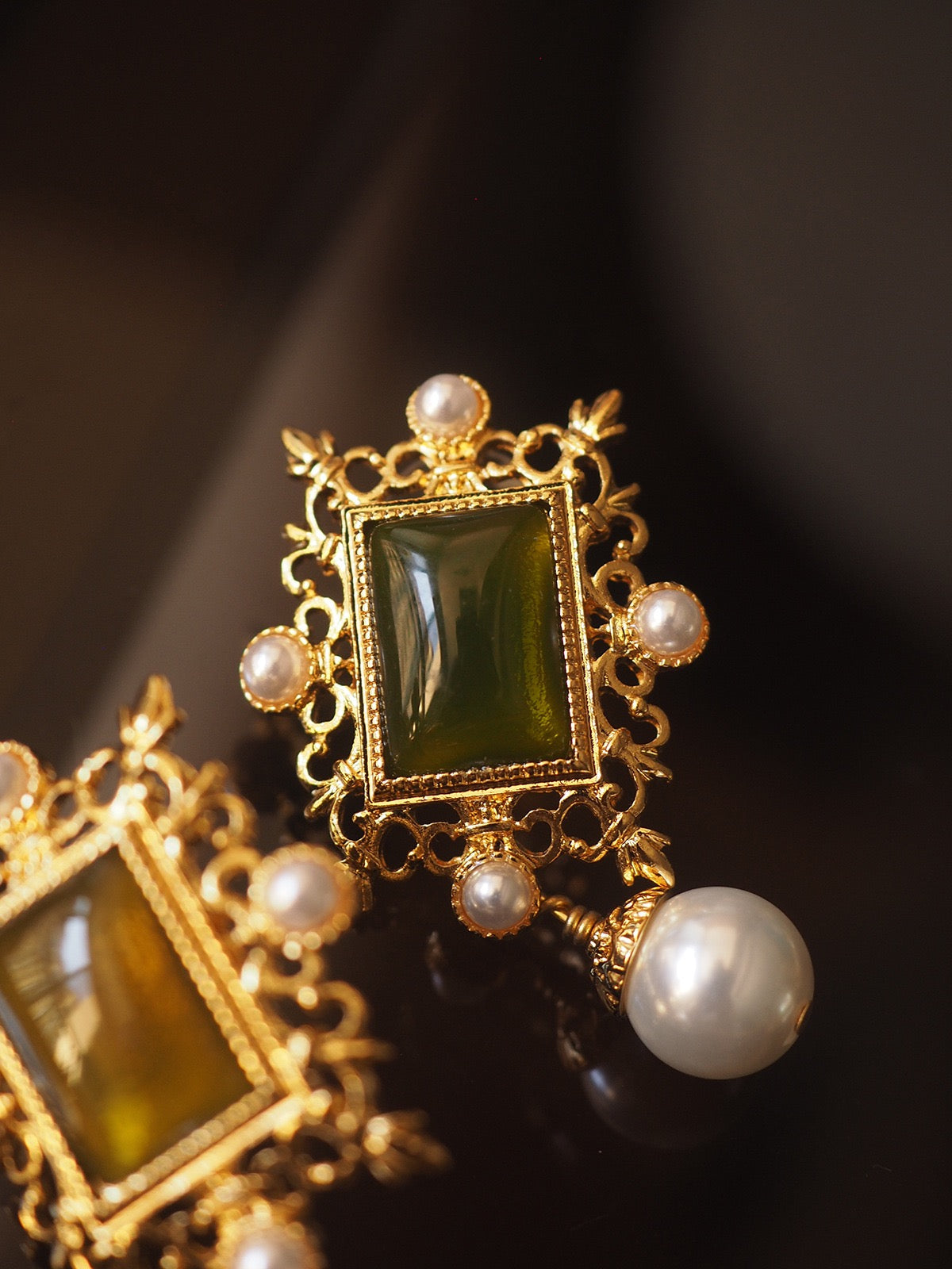 Vintage Baroque Green Gem & Pearl Drop Earrings – Florentine Palace Art Jewelry